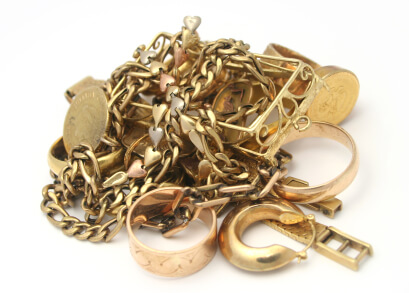 Various pieces of scrap gold jewelry