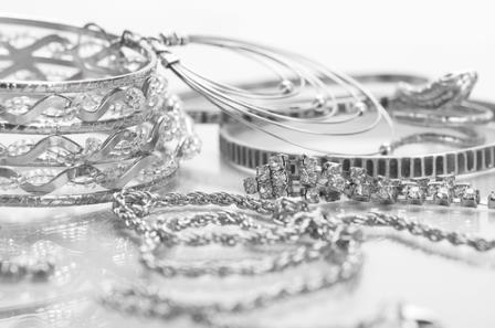 Numerous pieces of platinum scrap jewelry